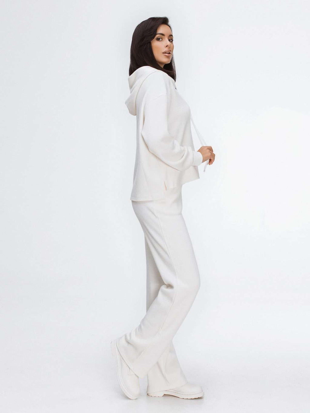 white airport outfit women